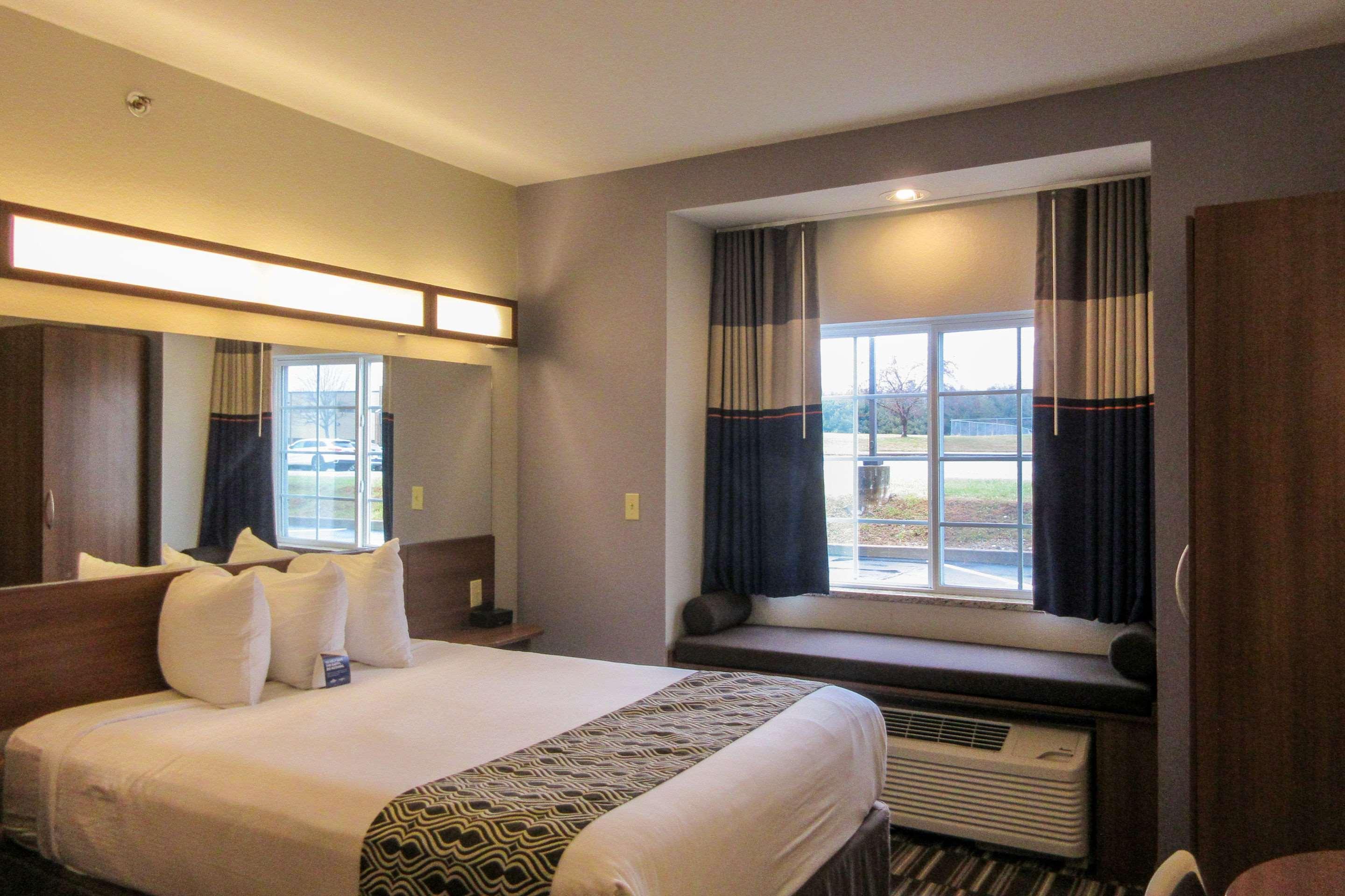 Quality Inn & Suites Caldwell I-77 Esterno foto