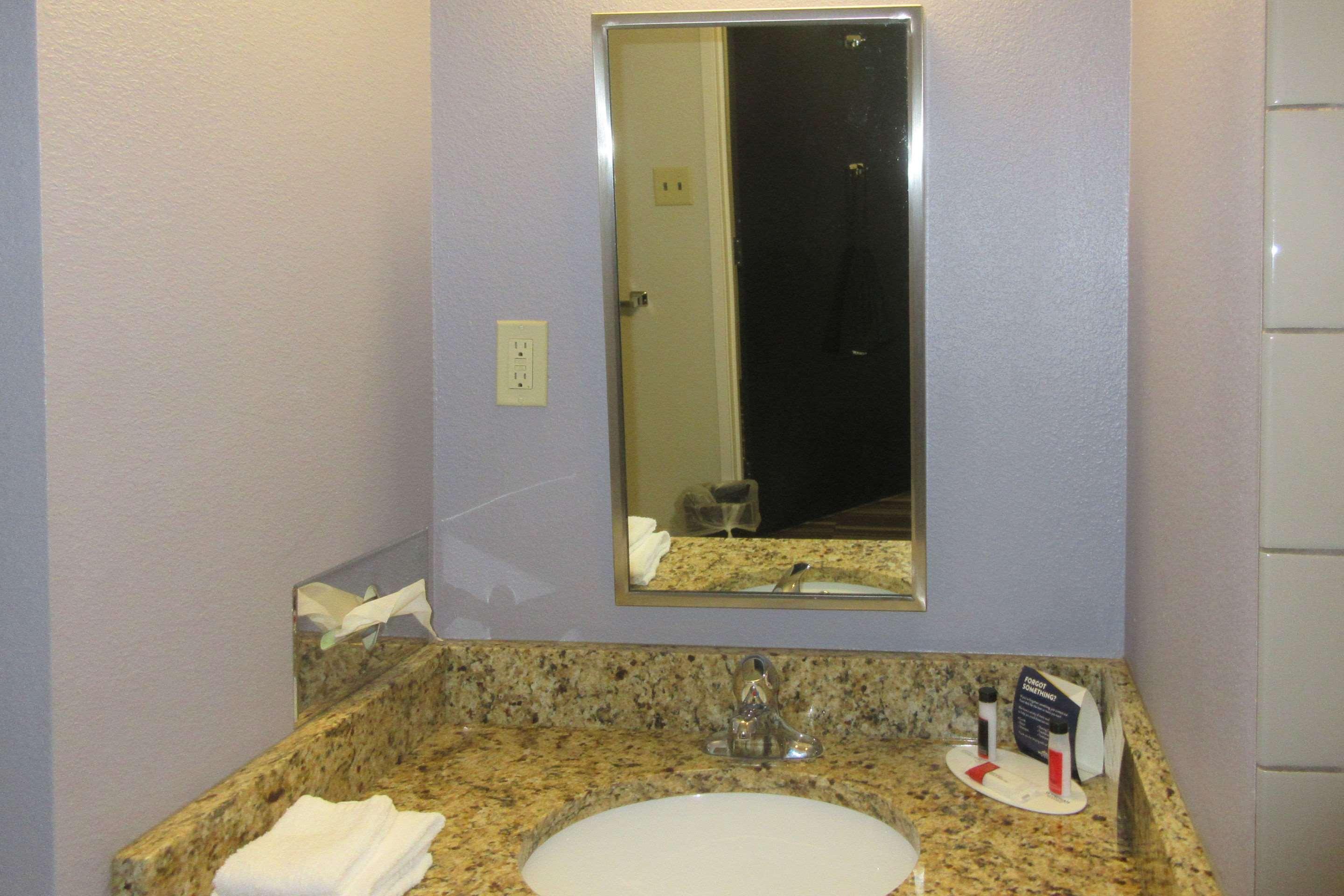 Quality Inn & Suites Caldwell I-77 Esterno foto